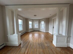 38 Shamrock St, Unit 3 in Worcester, MA - Building Photo - Building Photo