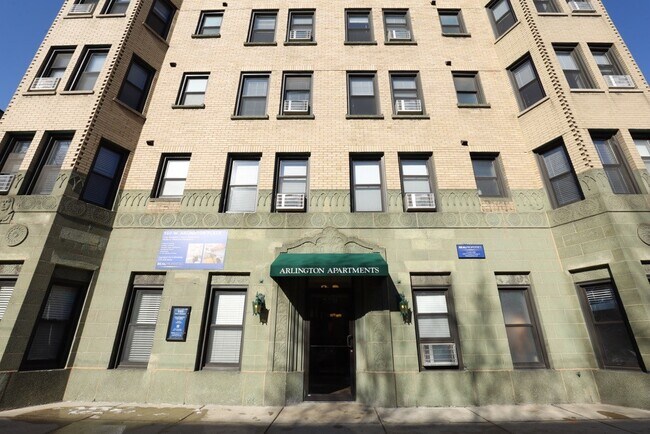 property at 553 W Arlington Pl