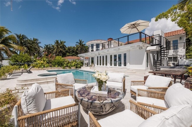 property at 2 S Hibiscus Dr