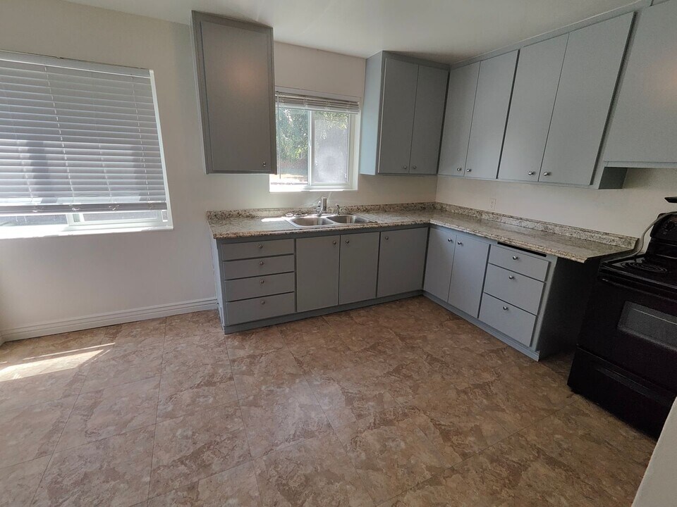 6 W 1400 S in Bountiful, UT - Building Photo