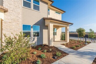 253 Westdale in Irvine, CA - Building Photo - Building Photo