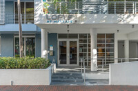 Lofts at Mayfair in Coconut Grove, FL - Foto de edificio - Building Photo