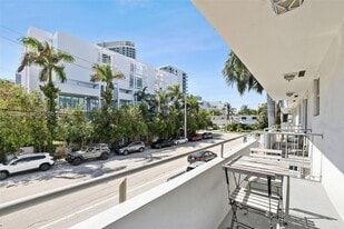 1601 Bay Rd in Miami Beach, FL - Building Photo