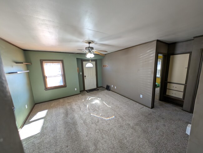 1112 E Douglas Ave in Des Moines, IA - Building Photo - Building Photo