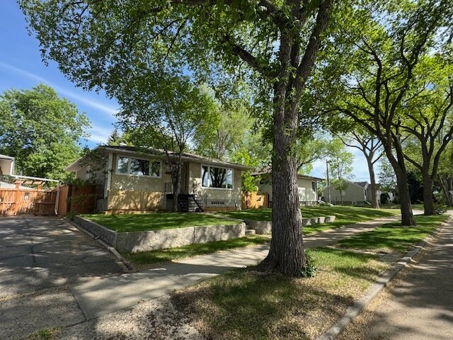 10409 83 St NW in Edmonton, AB - Building Photo