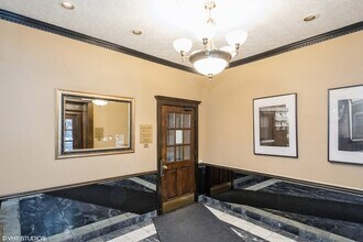 647 W Sheridan Rd in Chicago, IL - Foto de edificio - Building Photo