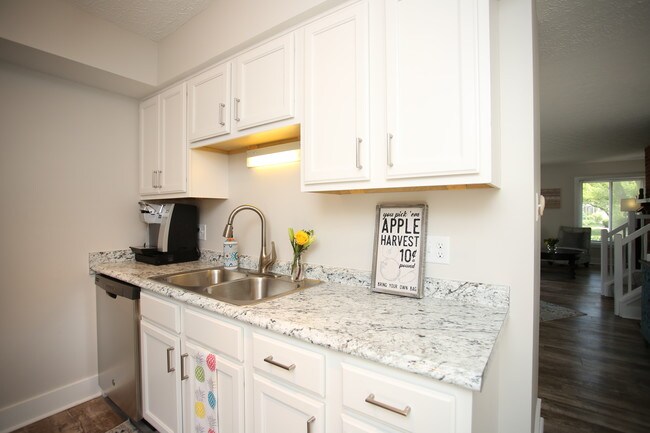 Turkey Run Village in Dublin, OH - Building Photo - Interior Photo