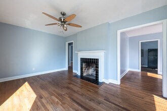 1443 Venetian Dr SW in Atlanta, GA - Building Photo - Building Photo