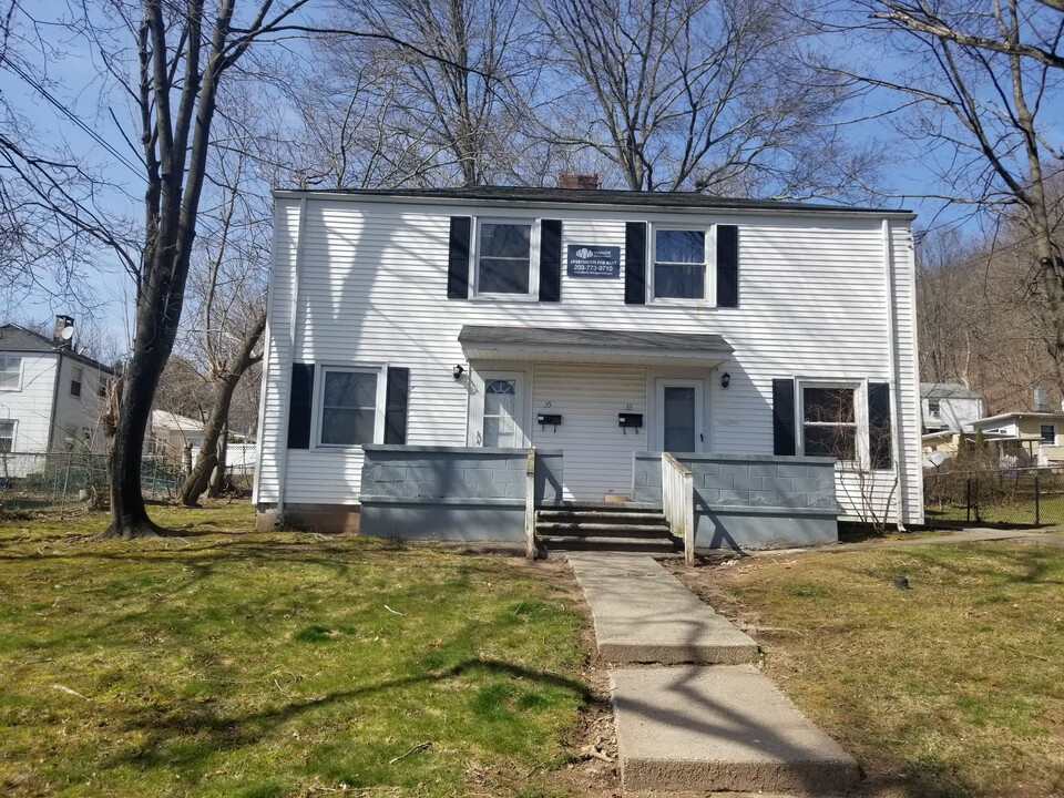 33 Rock Creek Rd in New Haven, CT - Building Photo