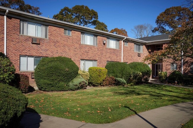 property at 11 S Saxon Ave