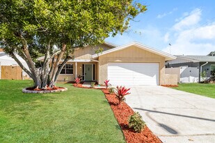 1733 Ragland Ave in Clearwater, FL - Building Photo