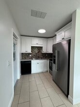 110 N Las Olas Dr in Jensen Beach, FL - Foto de edificio - Building Photo
