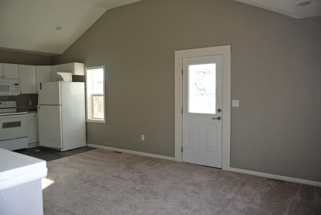 512 Hiawatha St in Minot, ND - Foto de edificio - Building Photo