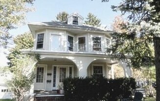 111 Russett Rd in Boston, MA - Building Photo