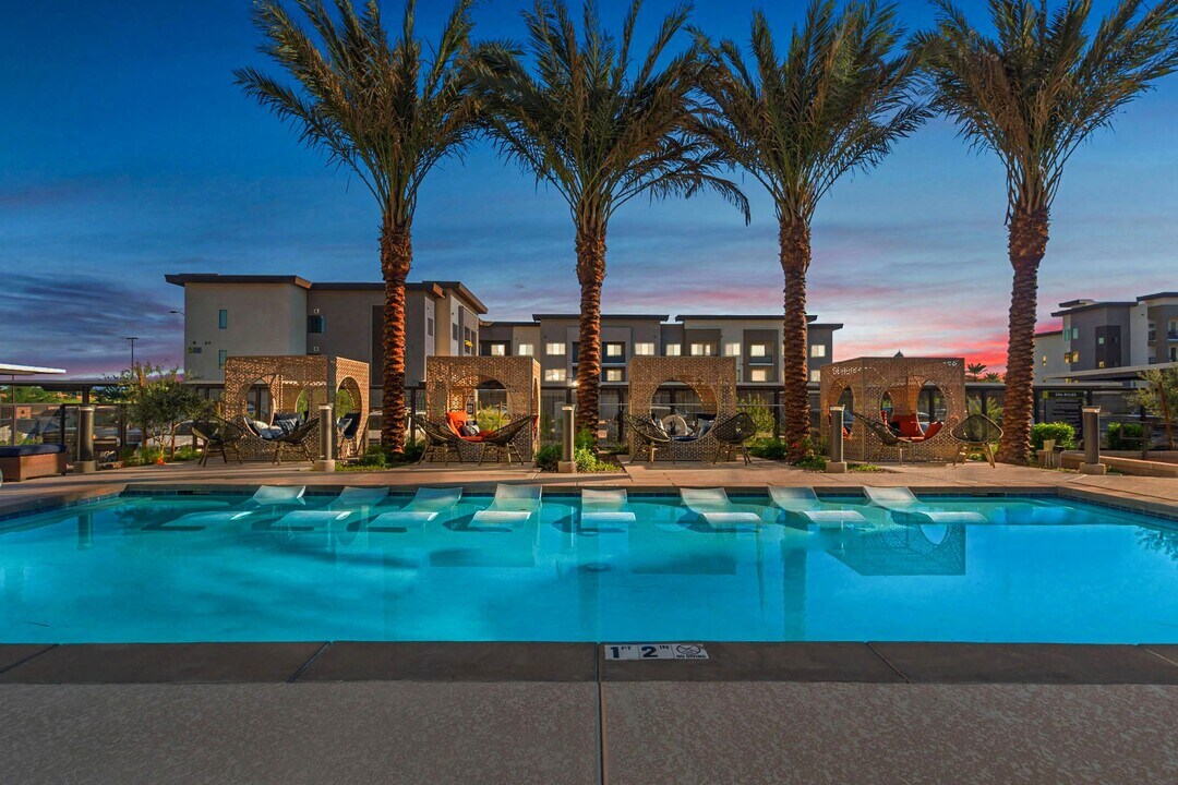 Soltra at San Tan Village in Gilbert, AZ - Foto de edificio