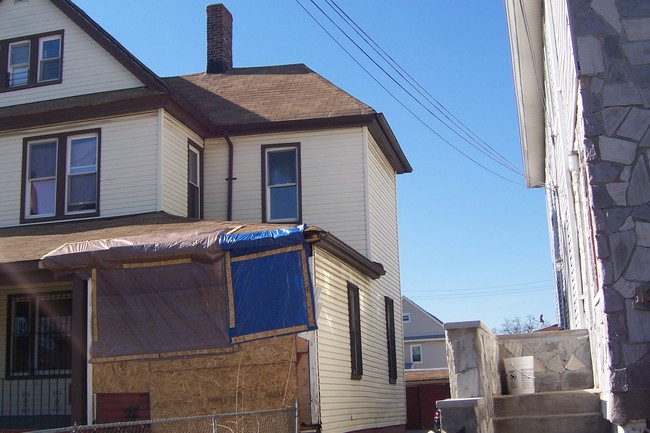 1345 Eggert Pl in Far Rockaway, NY - Building Photo - Building Photo