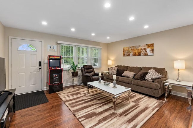121 King Ct