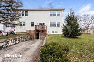 217 Fairfield Dr, Unit 14 in Island Lake, IL - Building Photo