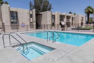 1400 E. Palm Canyon Dr. in Palm Springs, CA - Foto de edificio - Building Photo