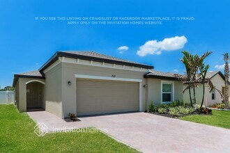 753 Carlyle Wy in Fort Pierce, FL - Foto de edificio - Building Photo