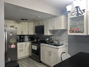 1874 Huntington Blvd in Hoffman Estates, IL - Building Photo - Building Photo
