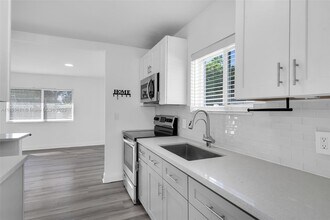 1325 N 26th Ave in Hollywood, FL - Building Photo - Building Photo