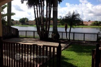 15902 SW 66th Terrace in Miami, FL - Foto de edificio - Building Photo