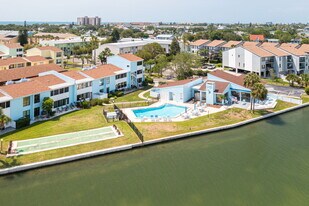 1 Windrush Blvd, Unit 35 in Indian Rocks Beach, FL - Building Photo