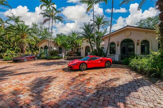 9005 SW 68th Ave in Miami, FL - Building Photo - Building Photo