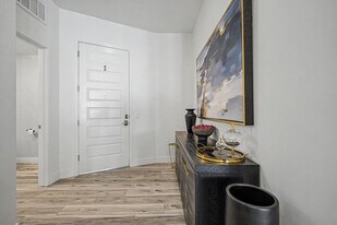 7300 E Earll Dr in Scottsdale, AZ - Building Photo