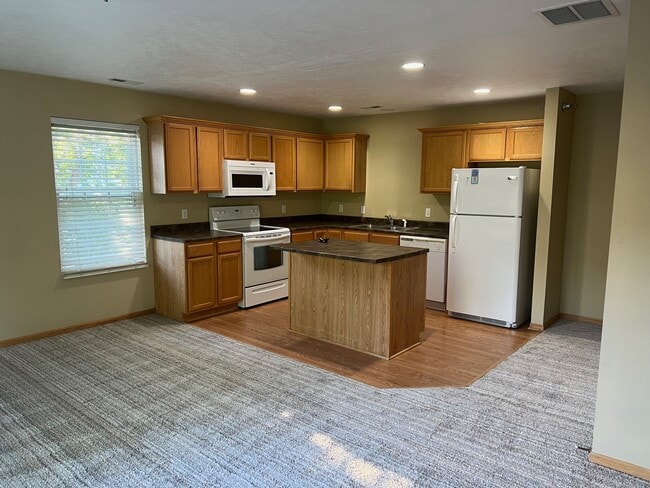 18196 Hayes Ct in Omaha, NE - Building Photo - Building Photo