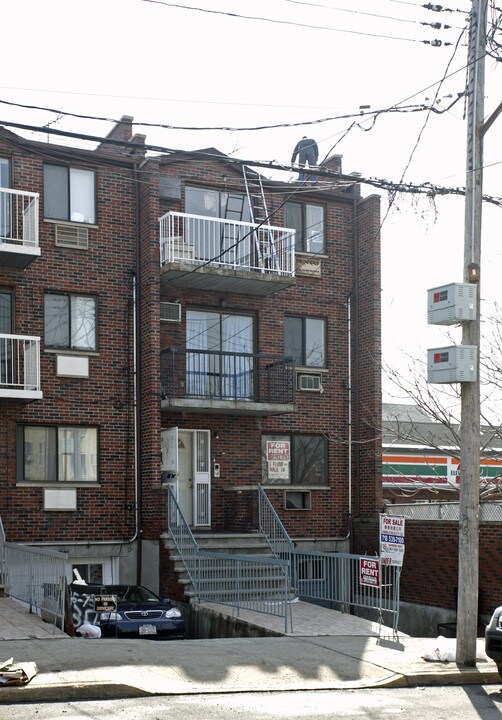 45-75 162nd St in Flushing, NY - Building Photo