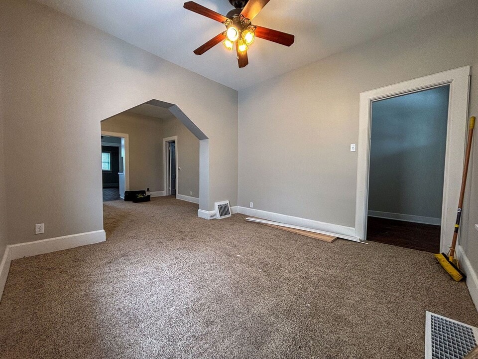 2214 S 15th St in Omaha, NE - Building Photo