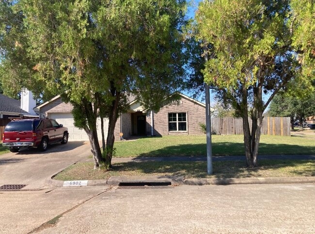 6902 Oakmantle Dr in Houston, TX - Foto de edificio - Building Photo
