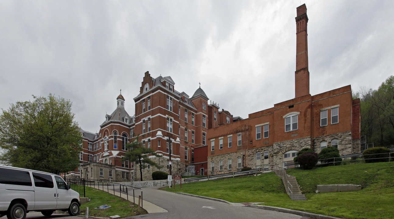 St. Francis Court Apartments in Cincinnati, OH - Building Photo