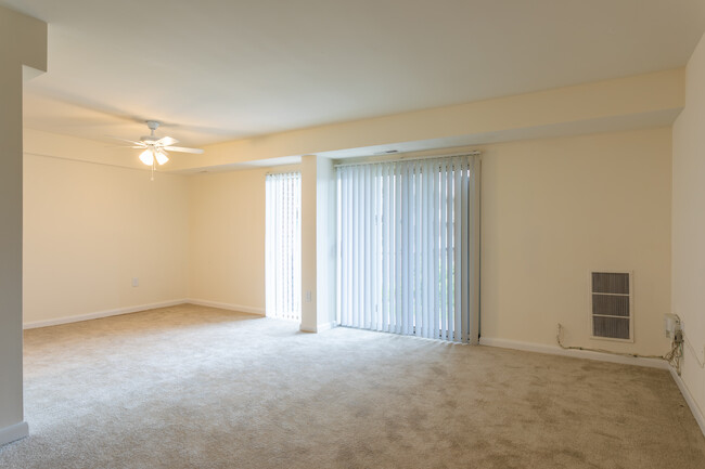 Columbia Pointe in Columbia, MD - Building Photo - Interior Photo