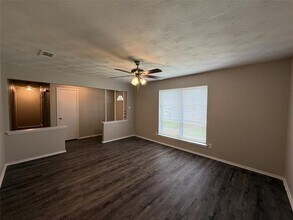 10025 Neosho Dr in Dallas, TX - Building Photo - Building Photo