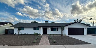 2329 E Enrose St in Mesa, AZ - Building Photo