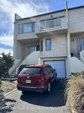 57 Bridgewaters Dr in Oceanport, NJ - Foto de edificio - Building Photo