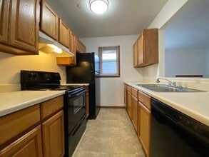 1372 Cunat Ct in Lake In The Hills, IL - Building Photo - Building Photo