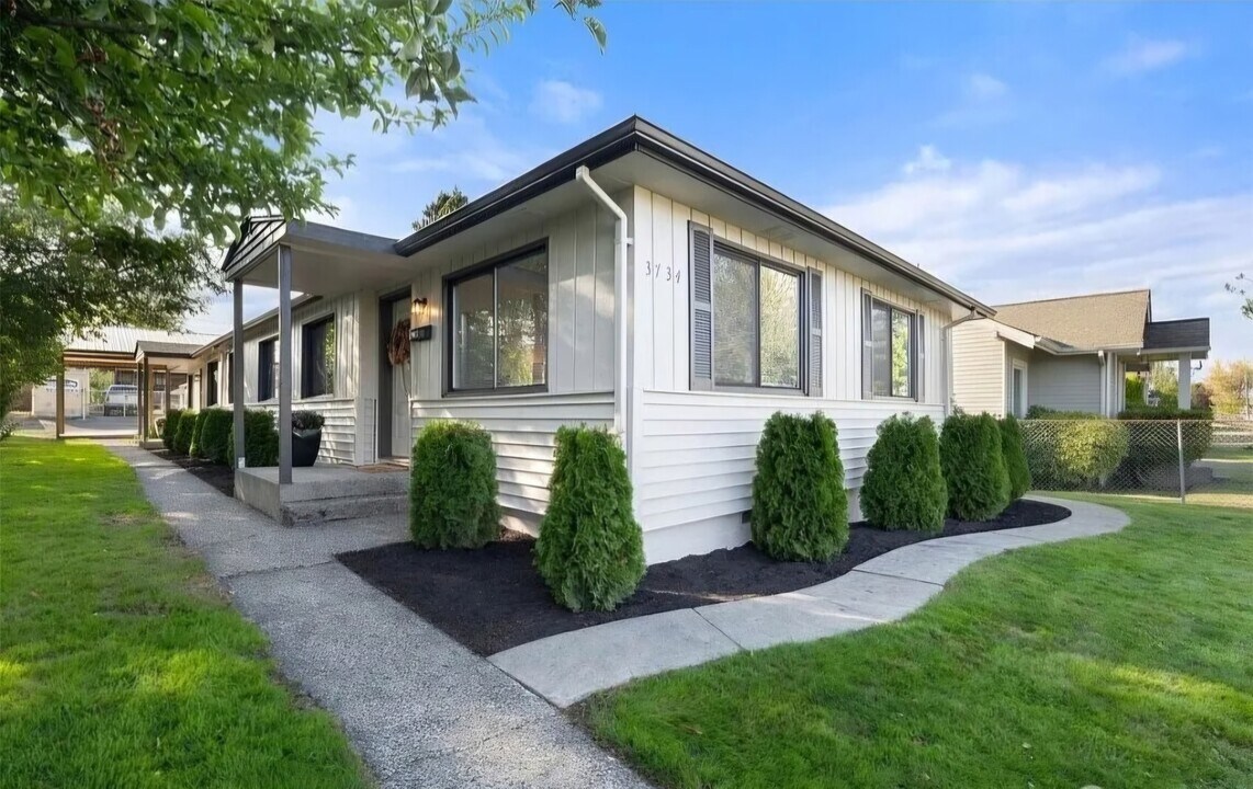 3734 S Ainsworth Ave in Tacoma, WA - Building Photo