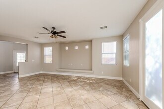 9281 William Hill Ave in Las Vegas, NV - Foto de edificio - Building Photo