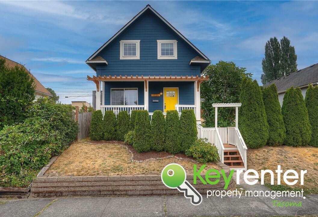 1721 S Cushman Ave in Tacoma, WA - Building Photo