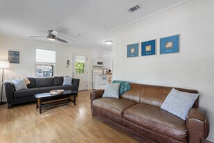 312 Water St in Waveland, MS - Building Photo