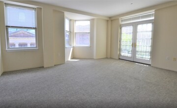 46 Peterborough St, Unit 302 in Boston, MA - Building Photo - Building Photo