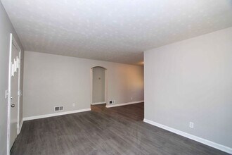 855 Academy Ave in Cincinnati, OH - Building Photo - Building Photo