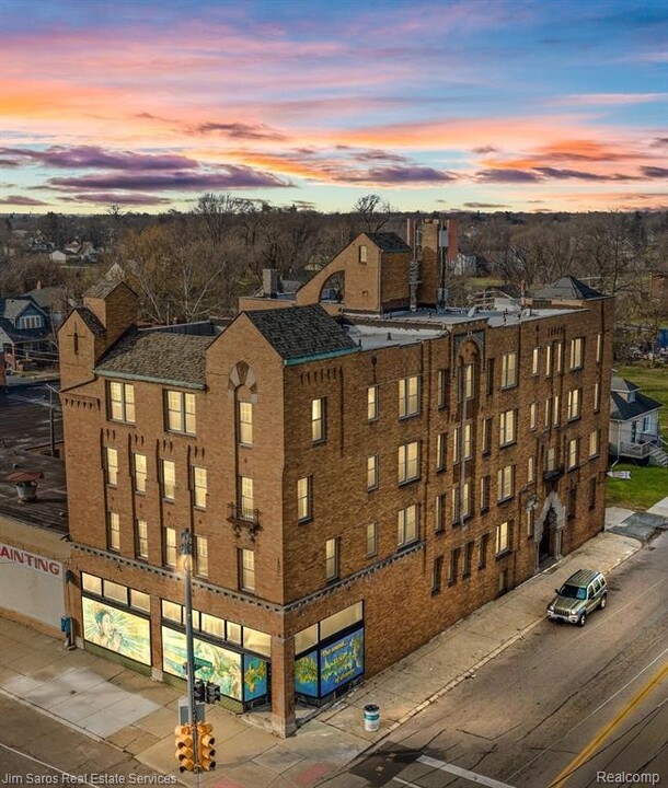 14841 Kercheval St in Detroit, MI - Building Photo
