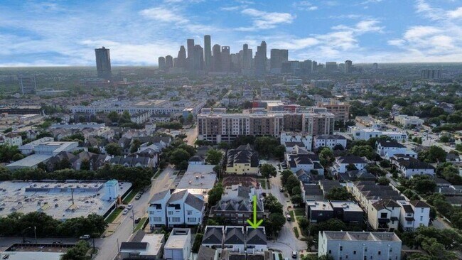 1320 Eberhard St in Houston, TX - Building Photo - Building Photo