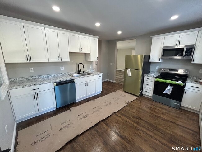 95 Cedar St in Manchester, CT - Building Photo - Building Photo