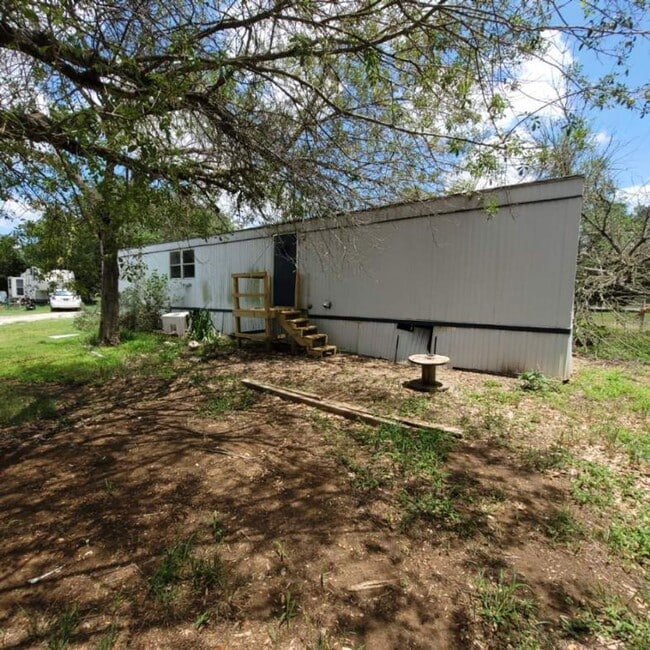 441 Tschoepe Rd in Seguin, TX - Building Photo - Building Photo
